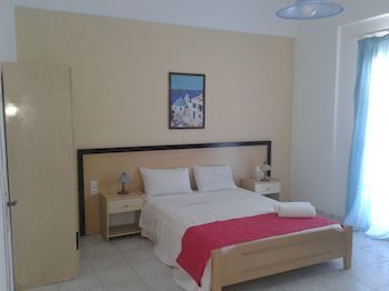 Bella Sant Perissa (Santorini)