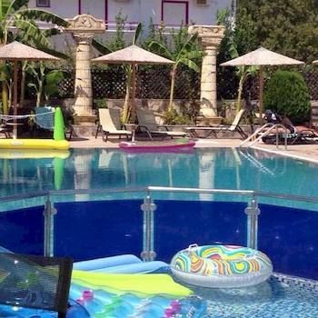 Socrates Aparthotel 3*