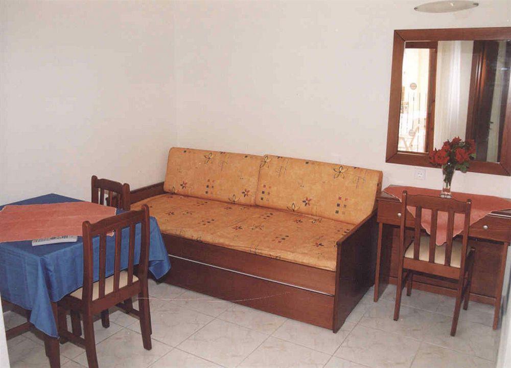 Argo Aparthotel Siviri