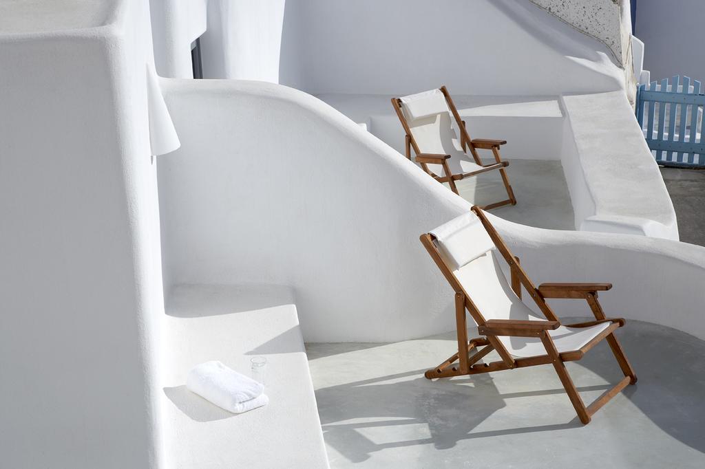 White Oia (Santorini)