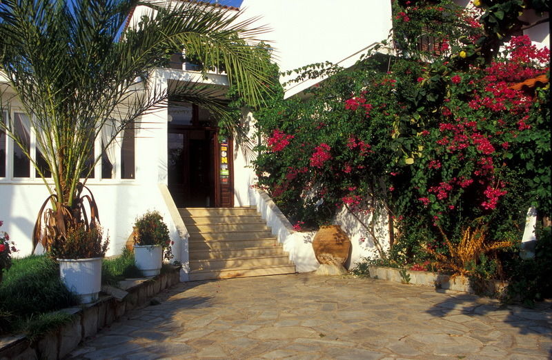 Hotel Caravos