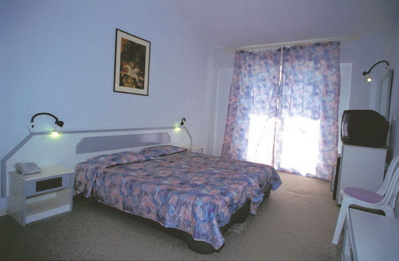 Hotel Caravos Koukounaries