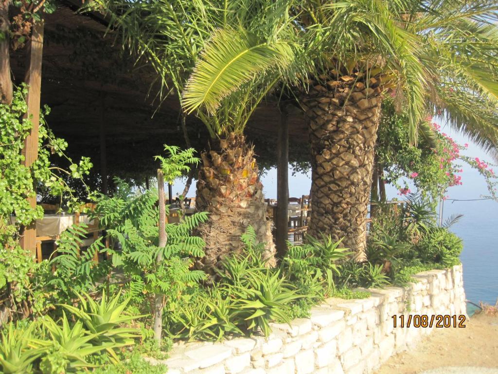 Sfinias Aparthotel