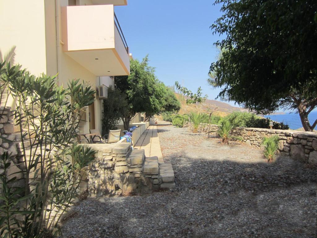 Sfinias Aparthotel 2*