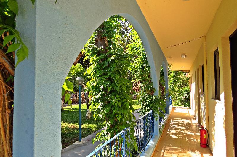 Maritime Aparthotel Petaloudes