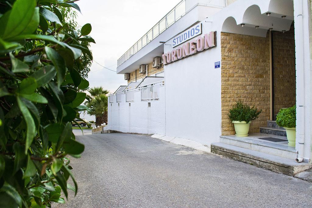 Toroneon