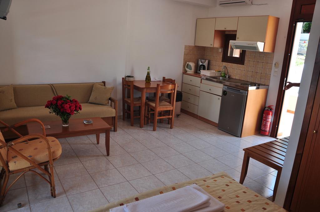 Kato Palace Aparthotel