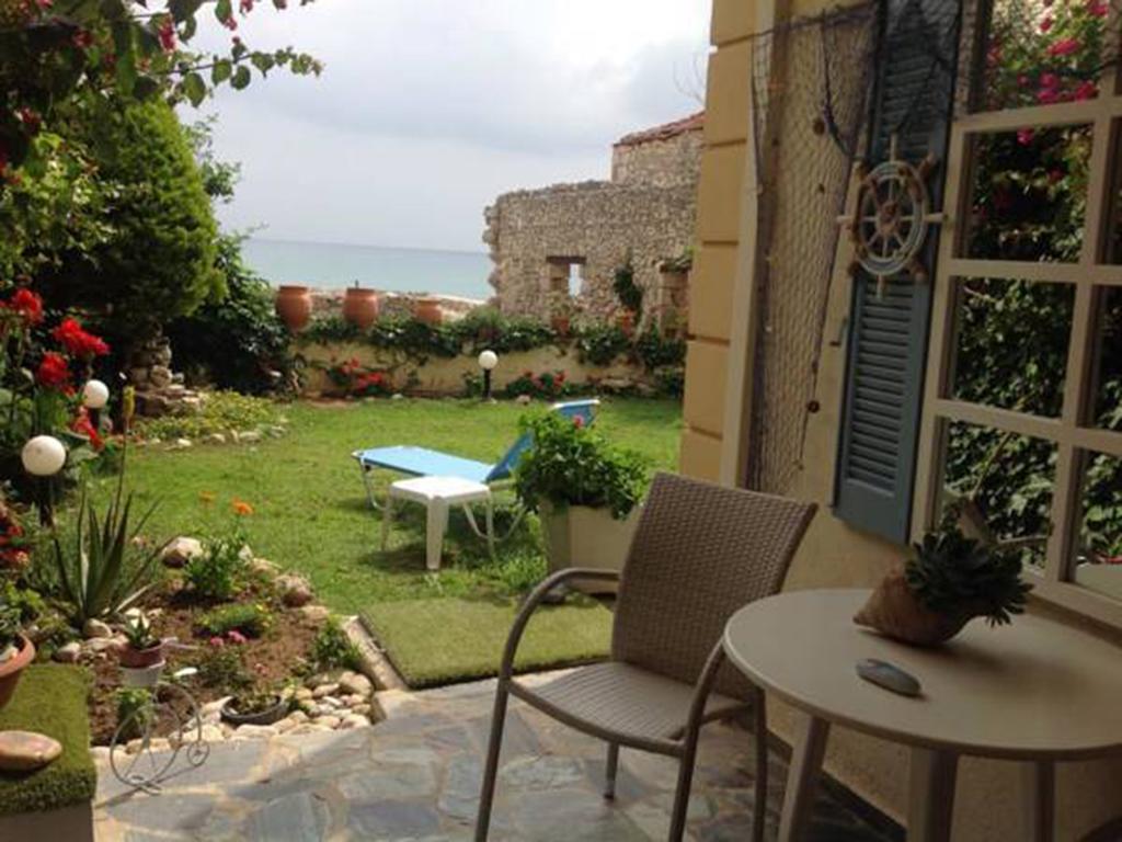 Asterias Studios & Apartment