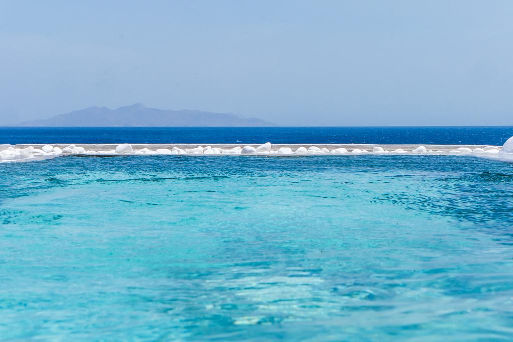 Blue Waves & Hotel 2*