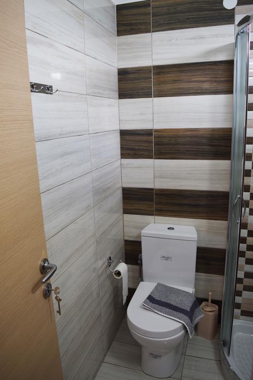Iro Aparthotel 2*