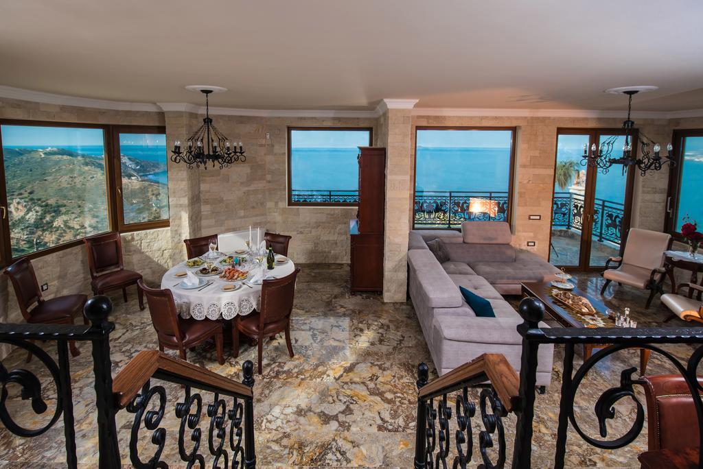 Bella Mare, Wine Dark Sea Villa *