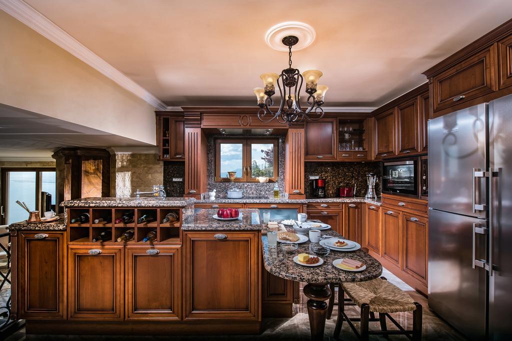 Bella Mare, Wine Dark Sea Villa *