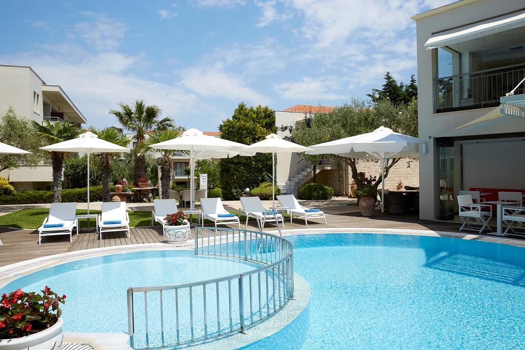 Renaissance Hotel 4*
