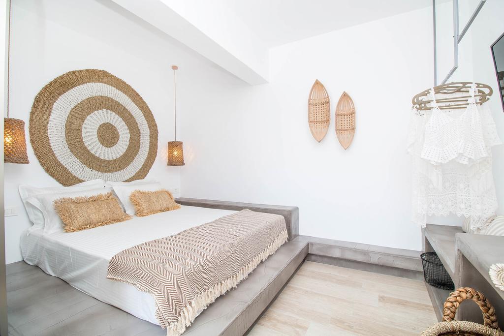 Malibu Boutique & 2*