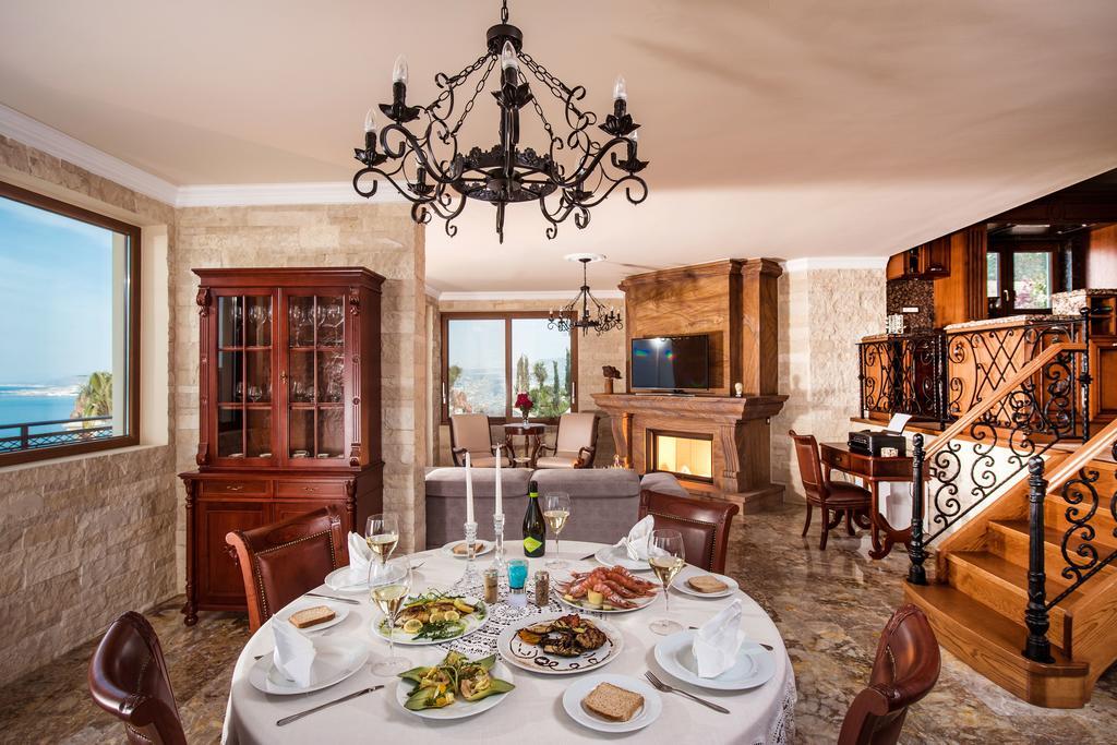 Villa Bella Mare, Wine Dark Sea *