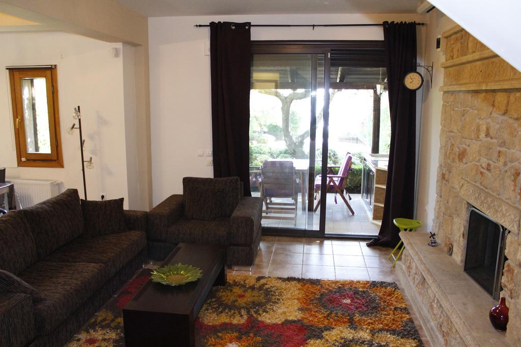 Villa Treis Elies Villas *