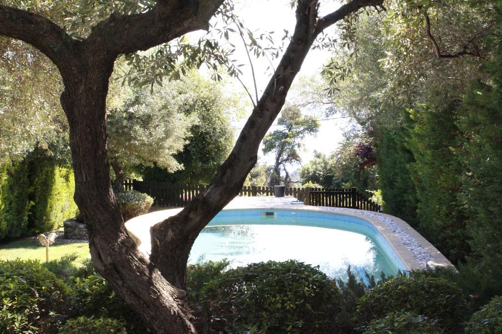 Treis Elies Villas Villa Kriopigi