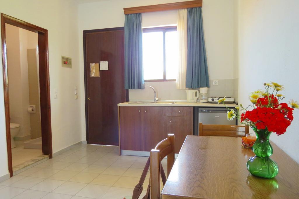 Maritime Aparthotel Petaloudes