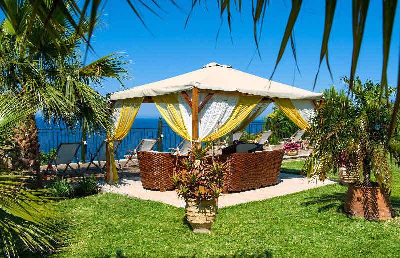 Erietta Aparthotel 4*