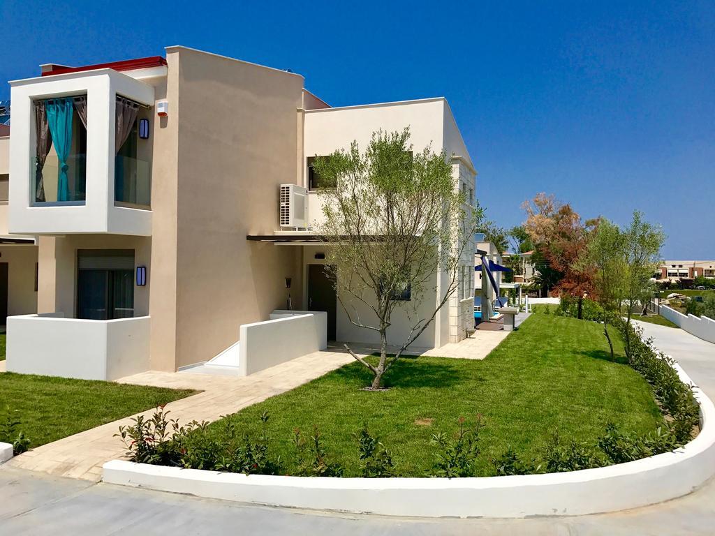 W Pool Halkidiki Villa *