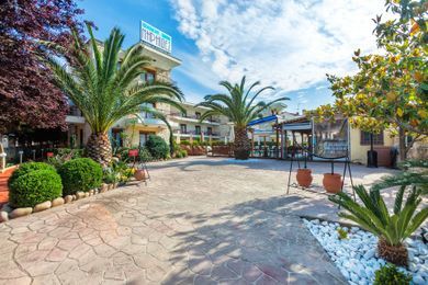 Nereides Aparthotel 2*