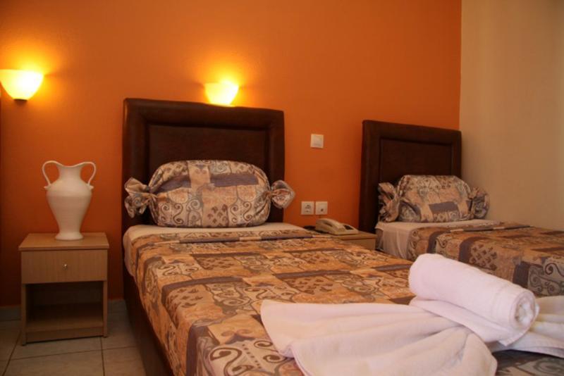 Hotel Irida By Estia 3*