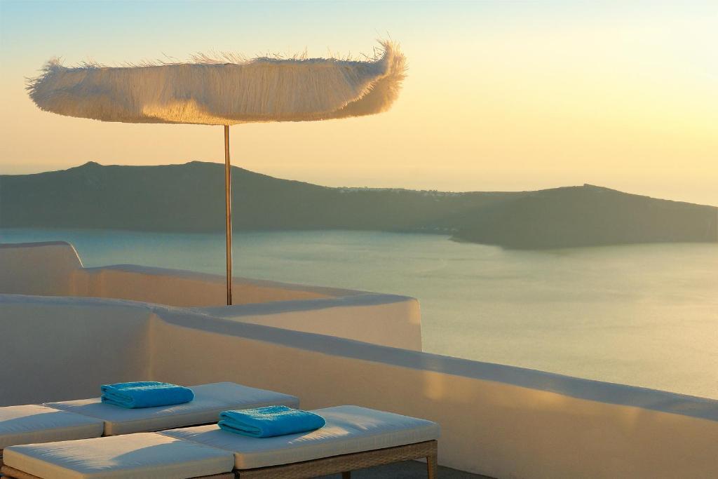 White Santorini 3*