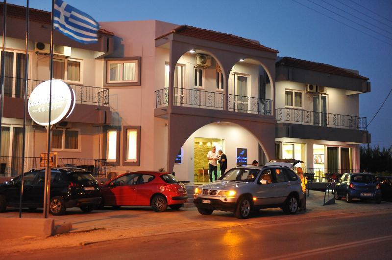 Maritime Aparthotel Petaloudes