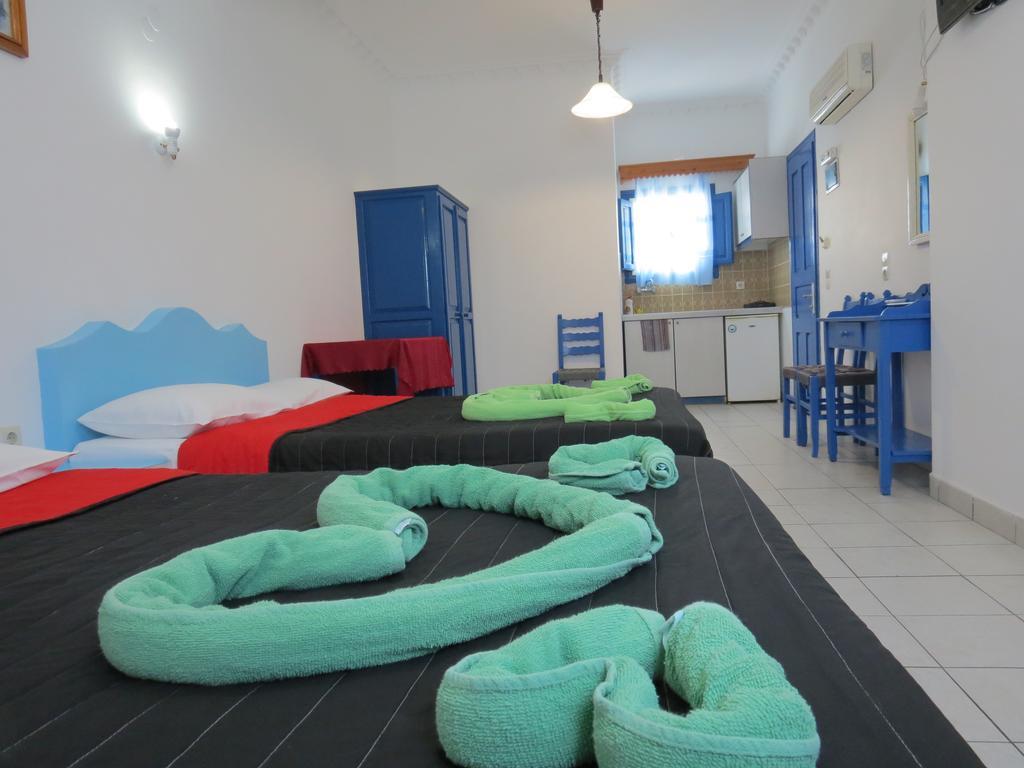 Studios Apartments Perivolos Aparthotel