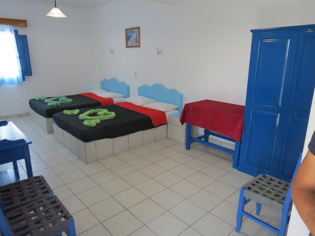 Studios Apartments Perivolos 3*