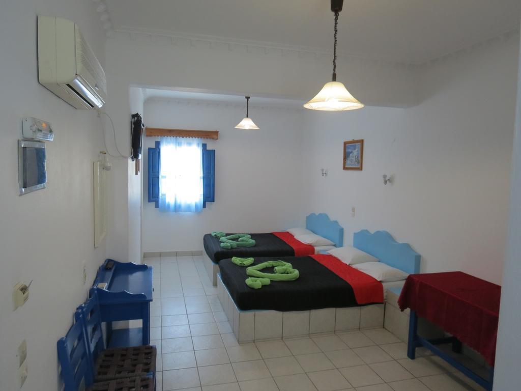 Studios Apartments Perivolos 3*