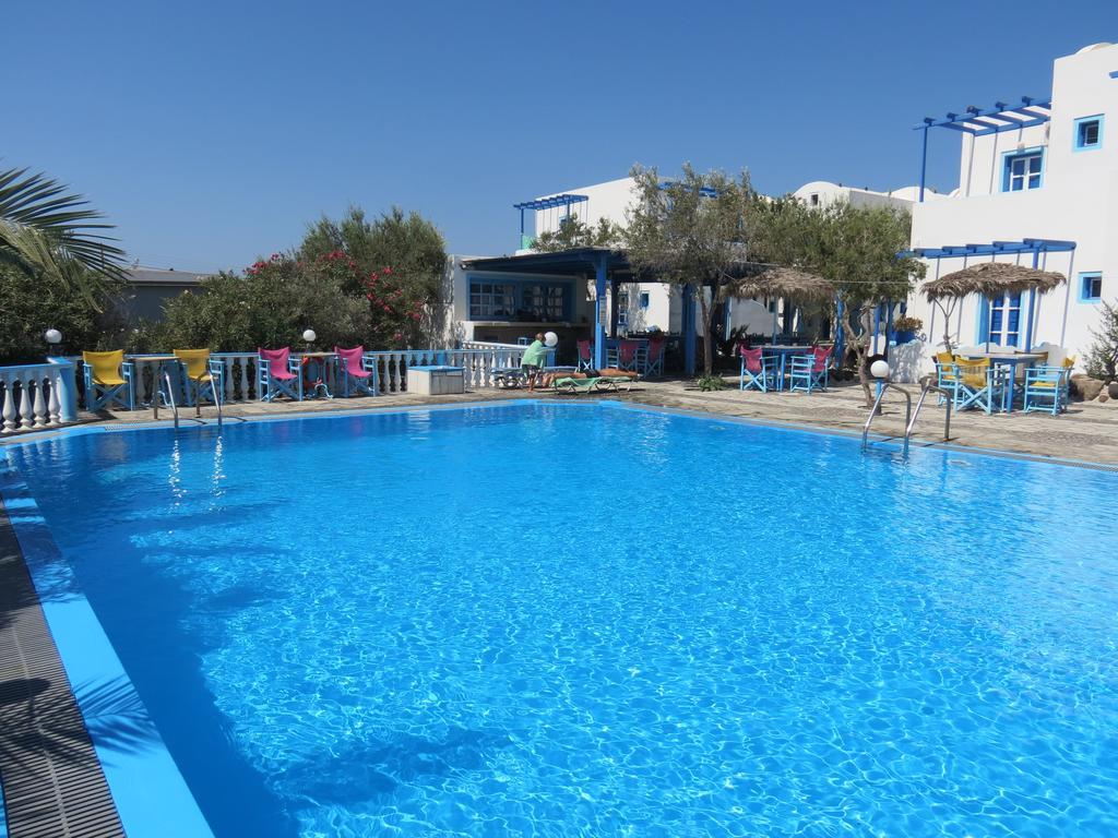 Studios Apartments Perivolos Aparthotel
