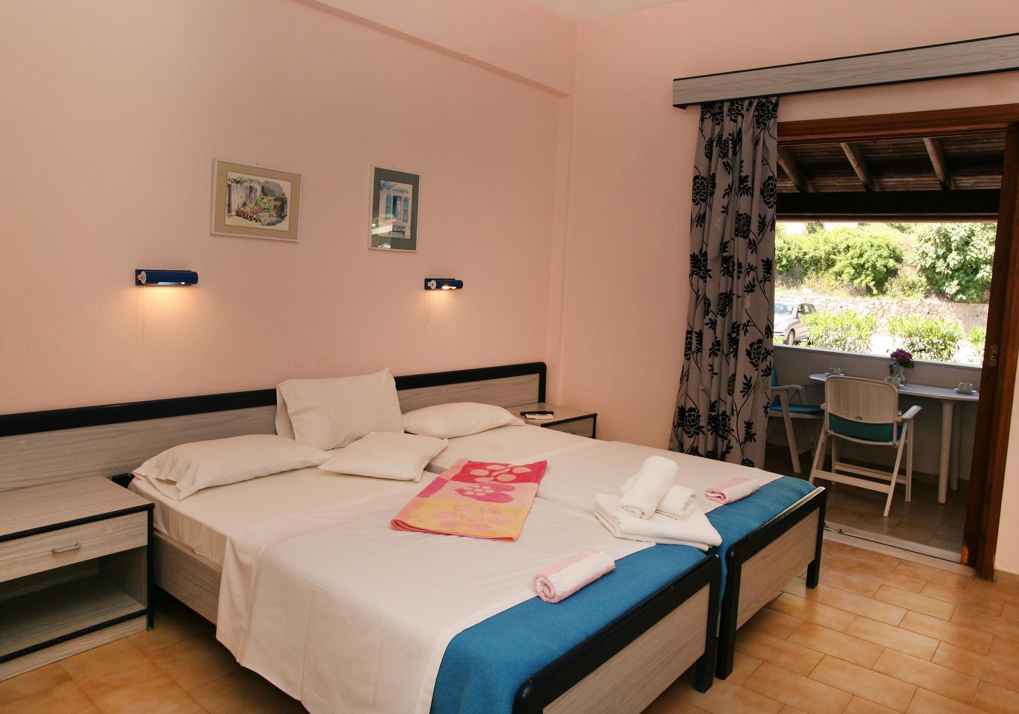 Aparthotel Corfu Menigos 3*