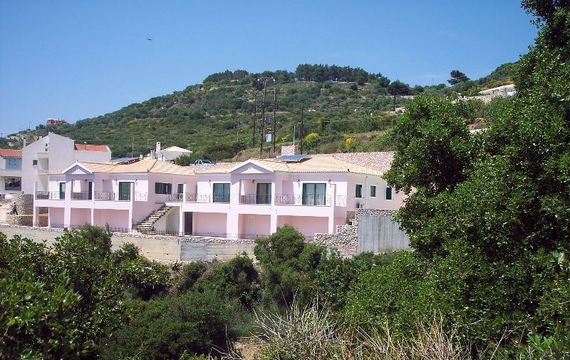 Hotel Sarantos Pool Suites 4*