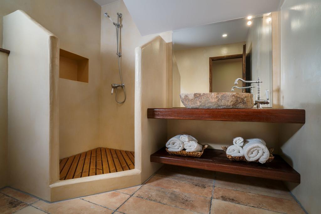 Amara Villa Anafonitria