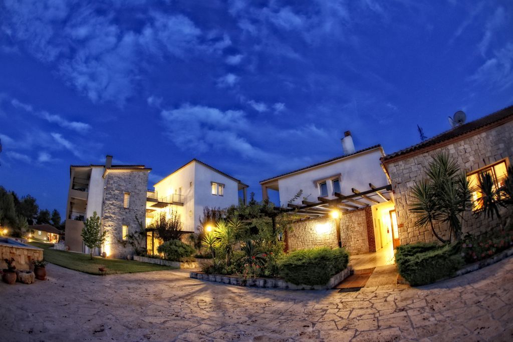 Nostos Hotel 2*