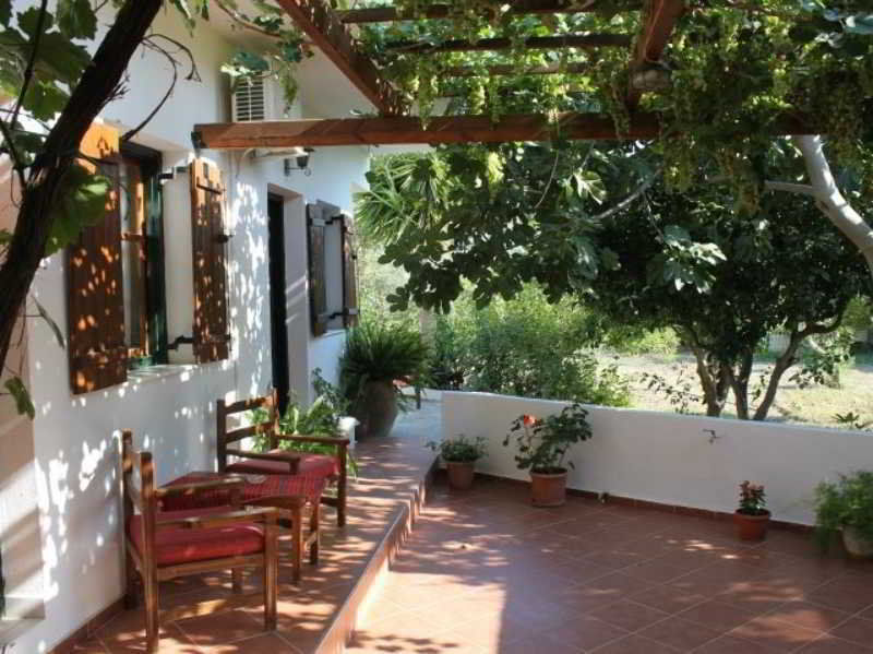 Hariklia Rent Zaros
