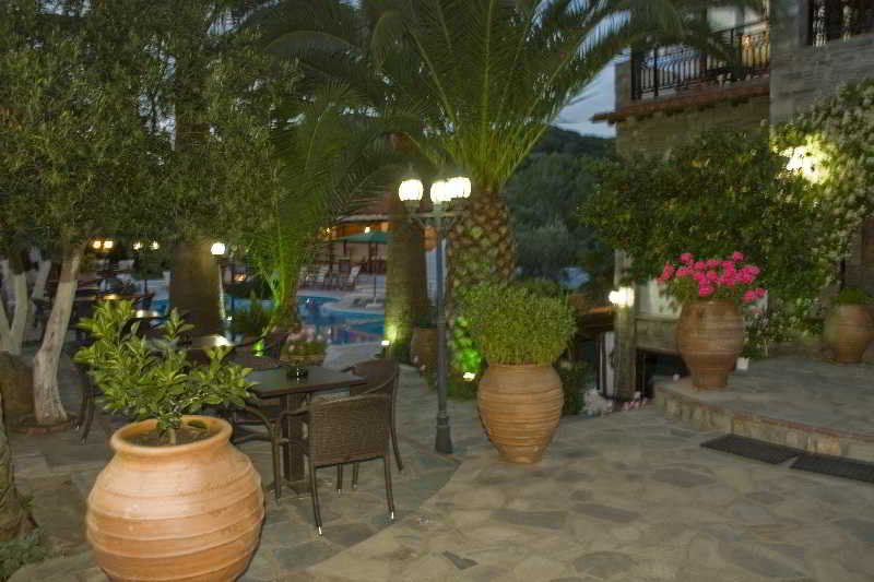 Pyrgos Hotel 2*