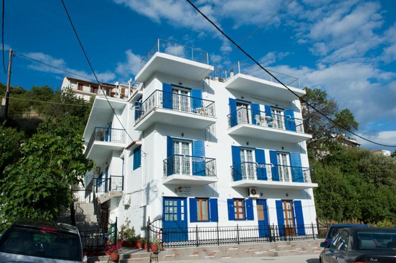 Syraina * Skiathos Town
