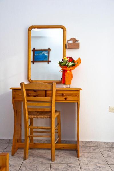 Syraina * Skiathos Town