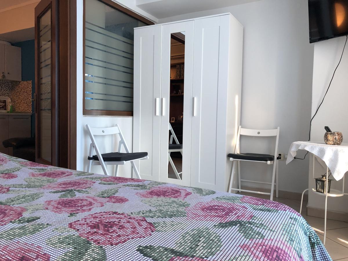 Apartment Office-studio Theoxaris *