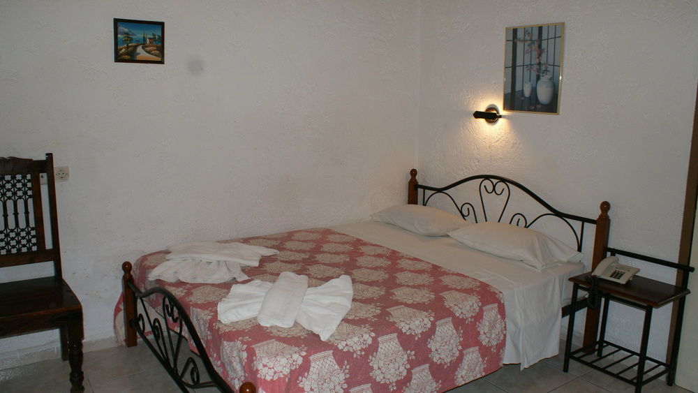 Hotel Roxani 3*