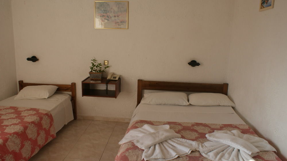 Hotel Roxani 3*