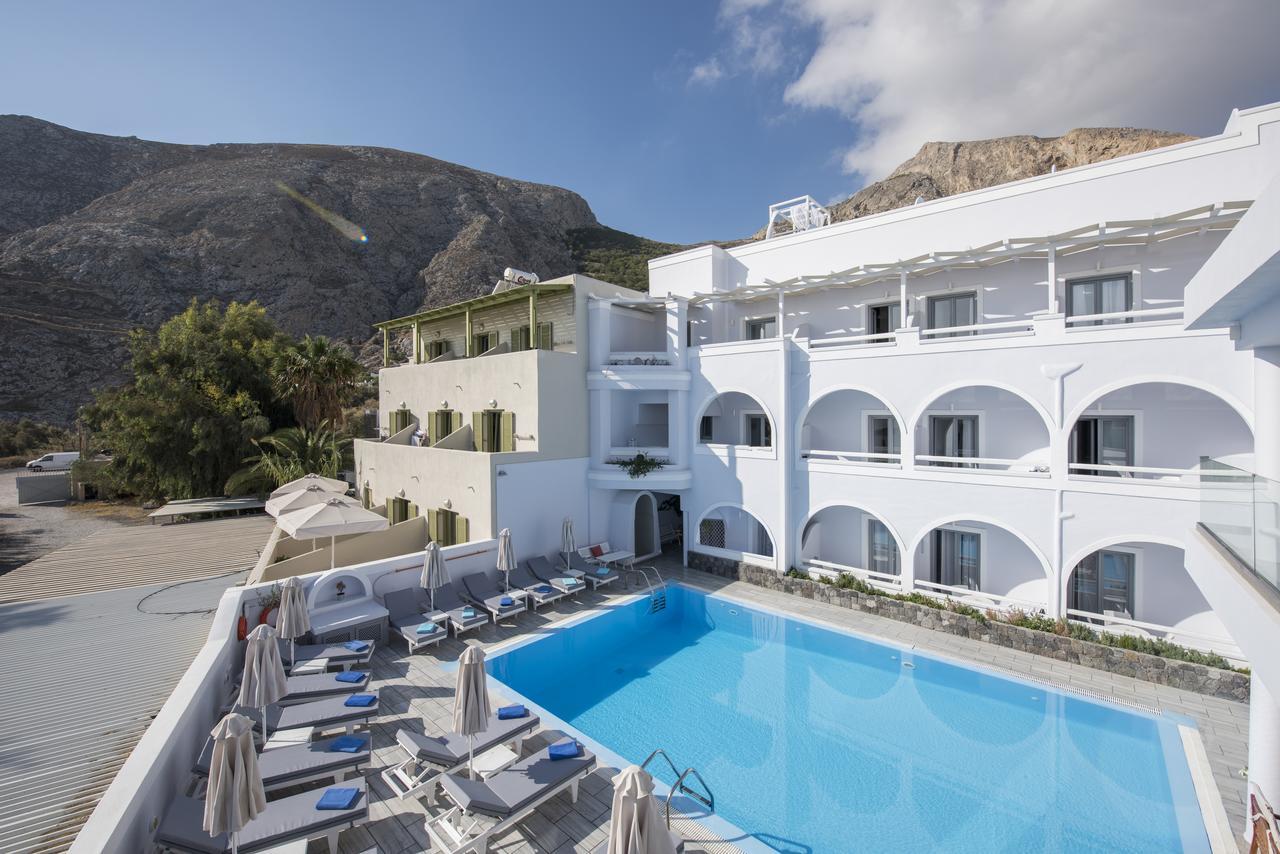 Blue Waves & Hotel Kamari (Santorini)