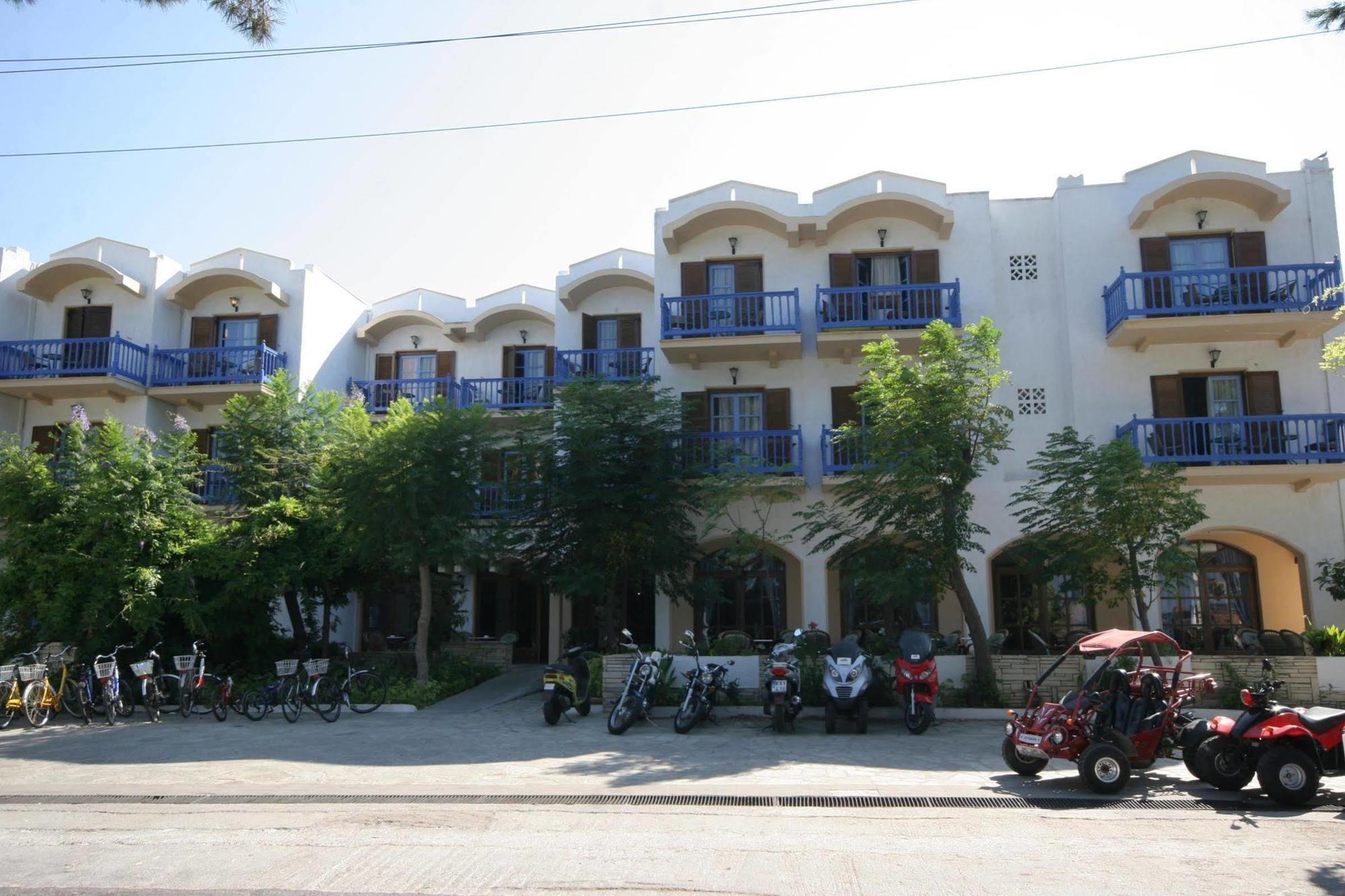 Theodorou Aparthotel