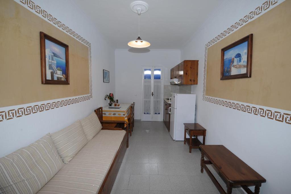 Orfeas Kamari (Santorini)