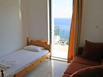 Iro Aparthotel