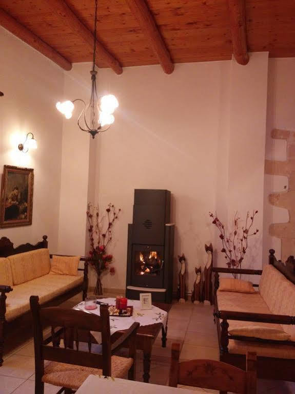 Skandalis Traditional Apartment