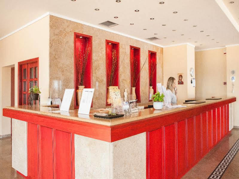 Alexandros Palace And Suites