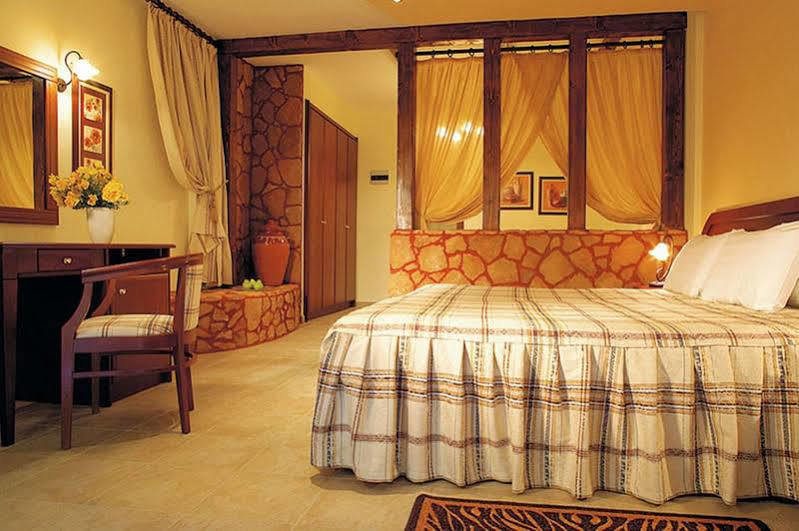 Alexandros Palace And Suites 5*